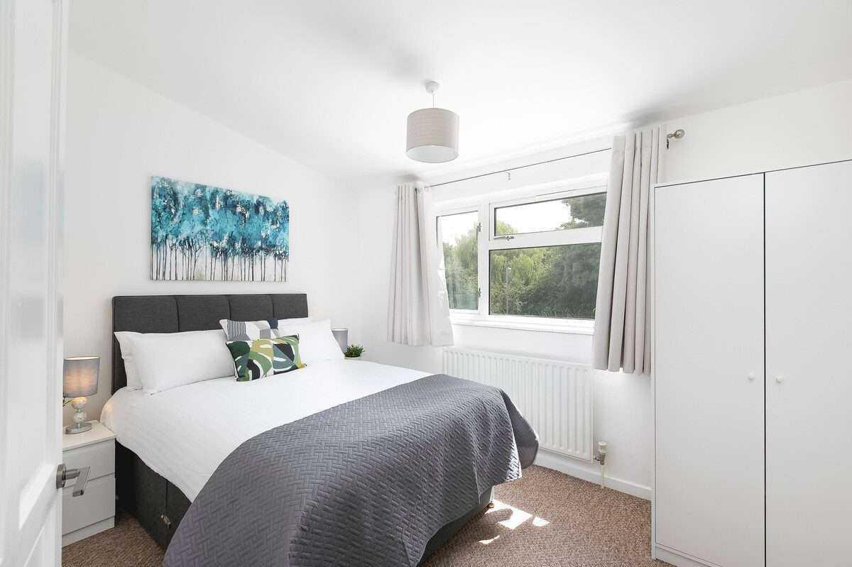 2 Bed Stevenage House w/Garden and Parking serviced apartment - Stevenage - VivreStays