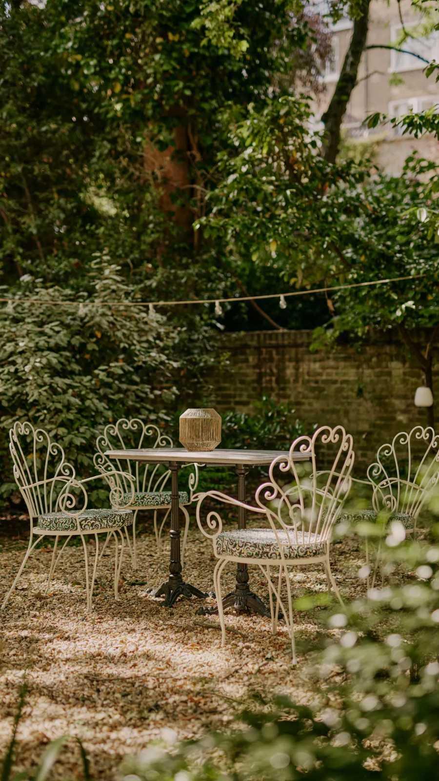 City Studio - Garden View | Ember Locke serviced apartment - London - VivreStays
