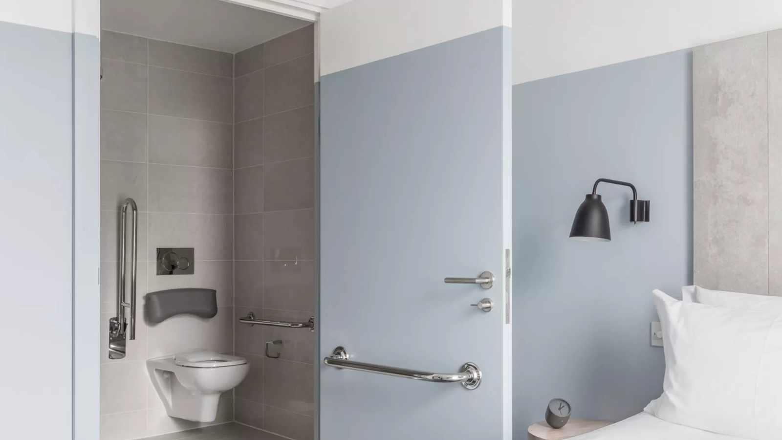 One bedroom Suite - Accessible | Leman Locke serviced apartment - London - VivreStays