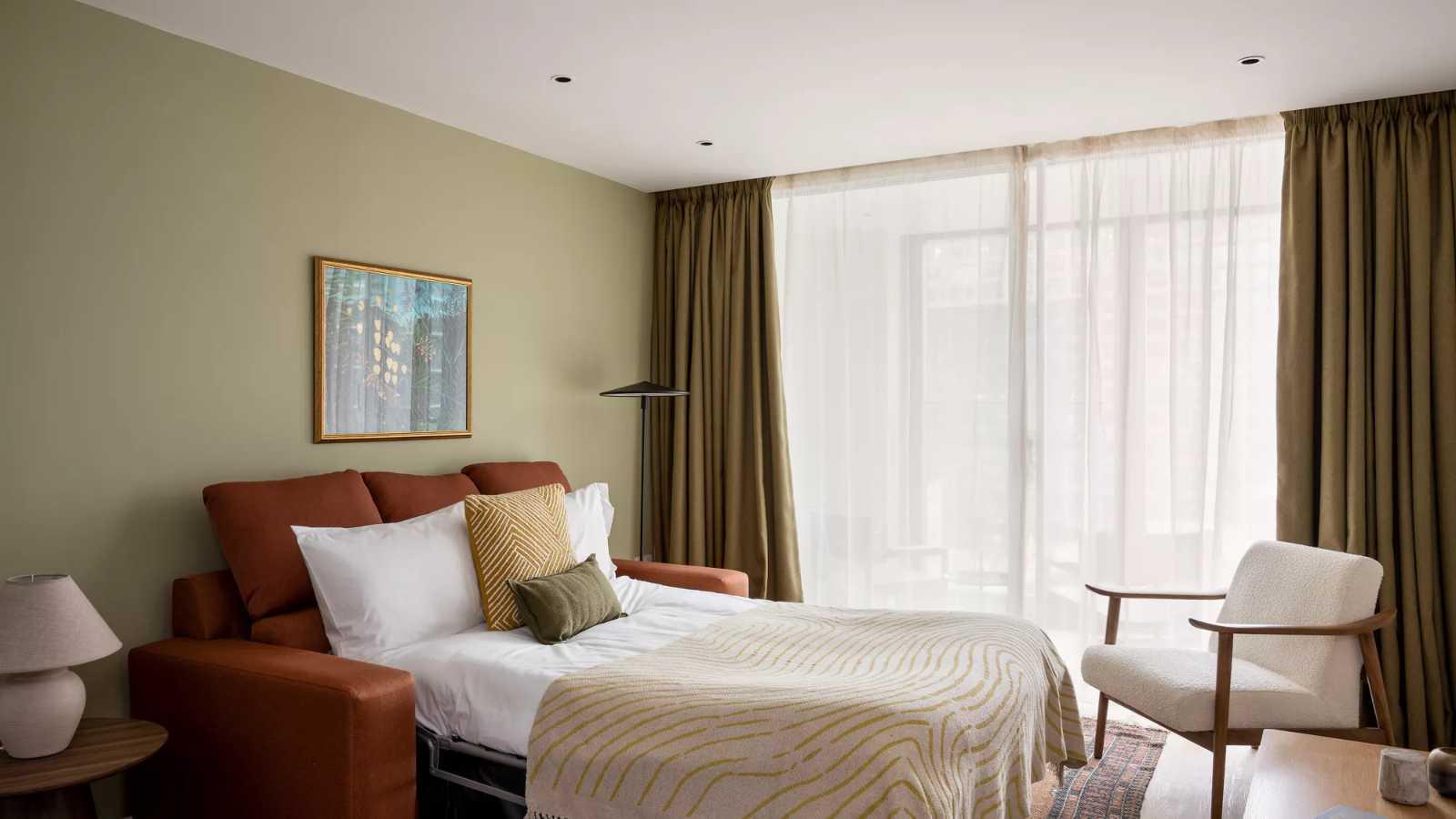 One Bedroom Apartment with Internal Balcony | Landmark Pinnacle serviced apartment - London - VivreStays